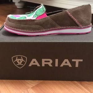 Ariat cruisers
